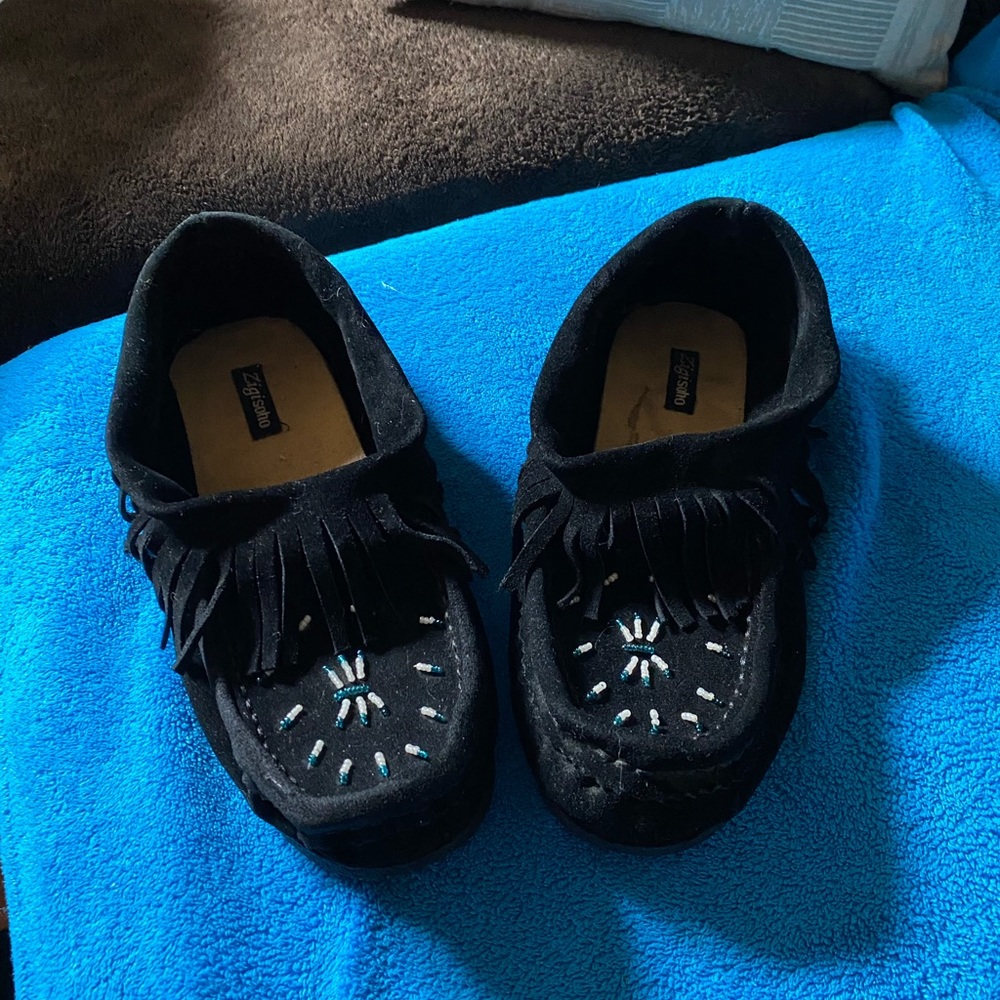 ❤️price drop❤️fringed suede moccasins bead detail